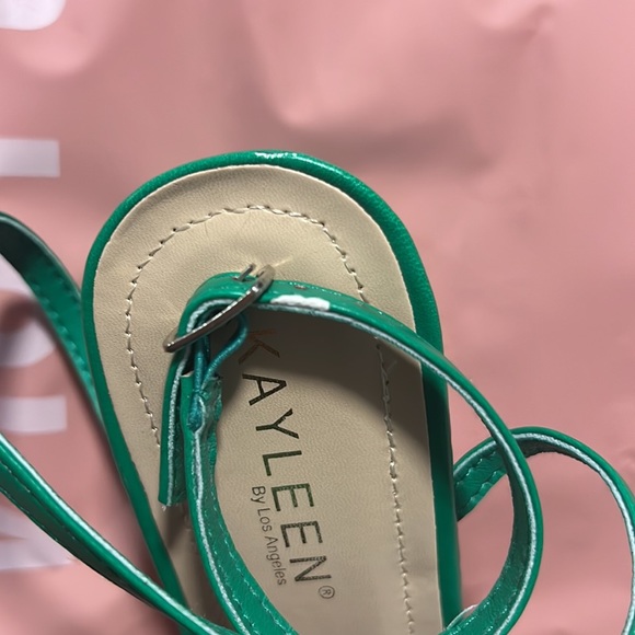 Green low heels - Picture 3 of 3